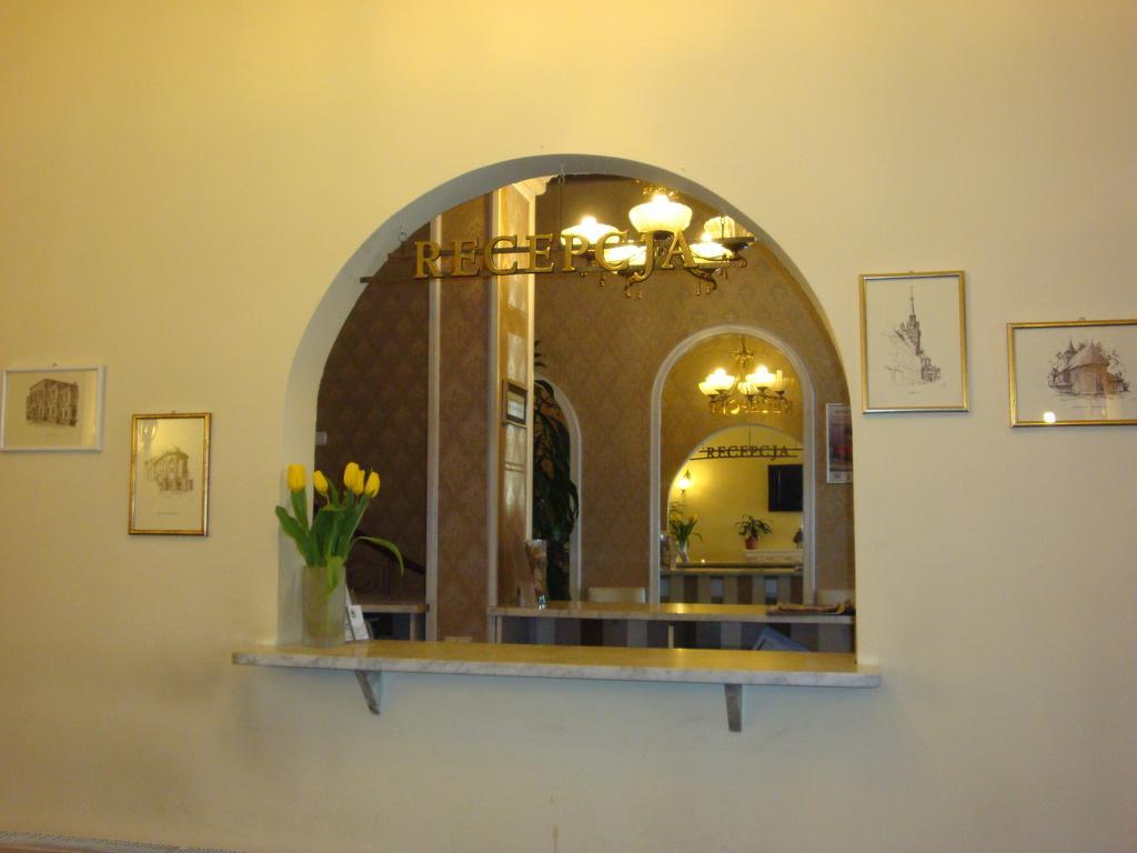 Hotel Bristol Tarnów 外观 照片