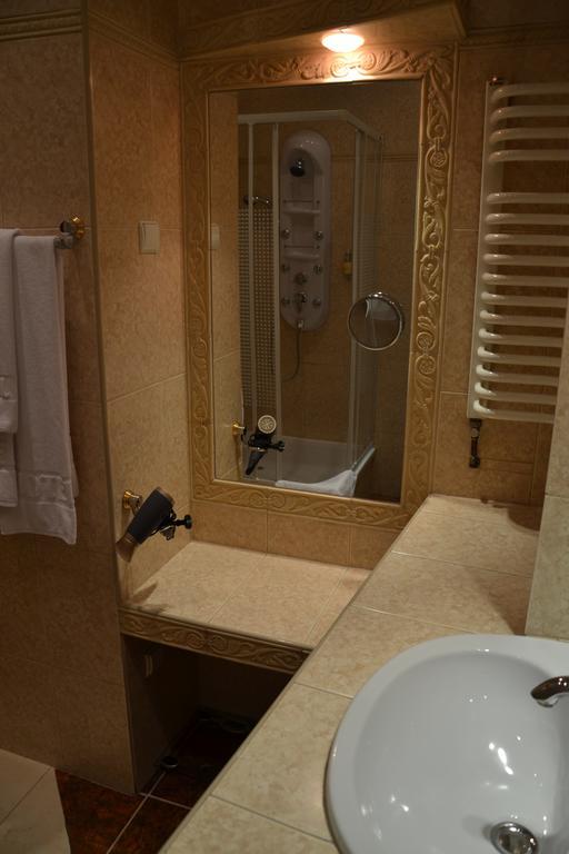 Hotel Bristol Tarnów 客房 照片