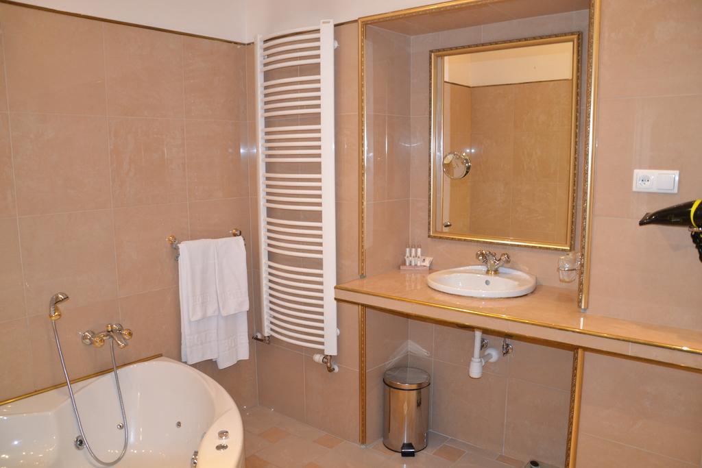Hotel Bristol Tarnów 外观 照片