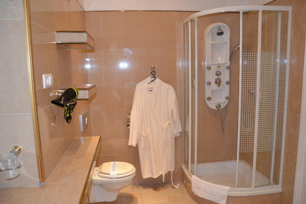 Hotel Bristol Tarnów 外观 照片