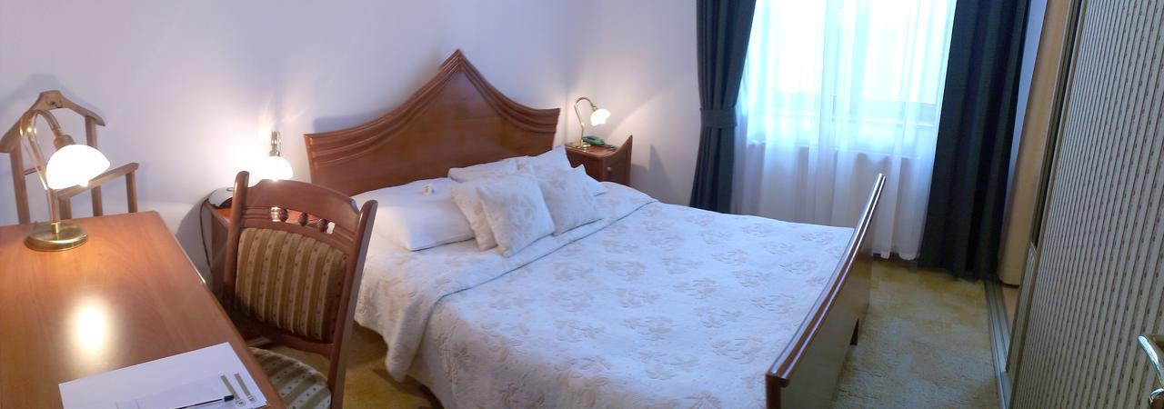 Hotel Bristol Tarnów 外观 照片